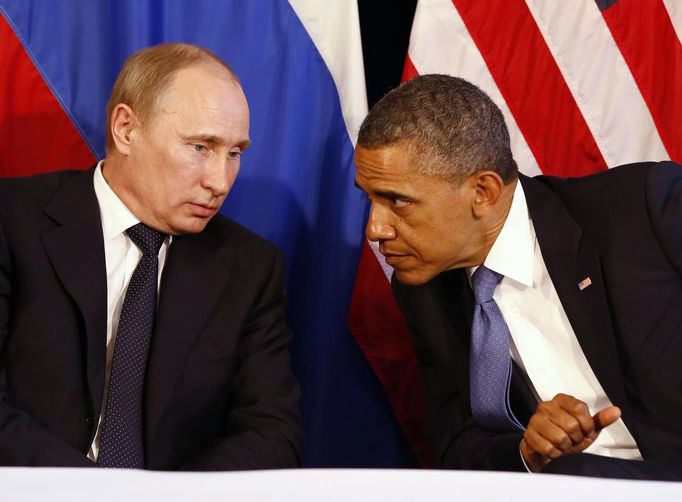 Vladimir Putin a Barack Obama během summitu G20 v mexickém Los Cabos.