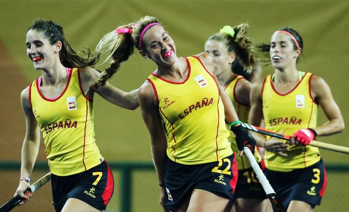 Women's Pool A South Korea v Spain - Olympic Hockey Centre - Rio de Janeiro, Brazil - Gloria Comerma (ESP) of Spain (2L) celebrates with her teammates after scoring her t