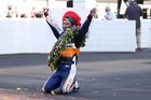 Video: Indy 500 vyhrál podruhé Japonec Sató, Alonso si na trojkorunu musí počkat
