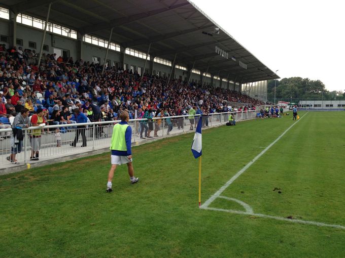 Euforie ve Frýdku - Místku: Tribuny jsou plné i během zápasů druhé ligy. Sobotní zápas s Karvinou sledovalo 5 820 fanoušků.