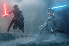 Recenze: Star Wars uzavřely třetí trilogii. Epické nejsou, tahají za záchrannou brzdu
