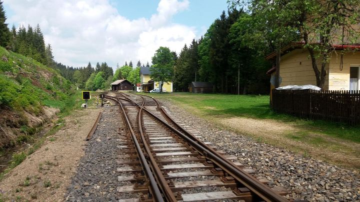 Bavorskem projel neřízený nákladní vlak, svou cestu začal v Chebu