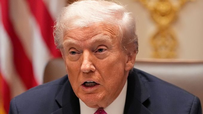 Pokusí se USA změnit režim? Trump nechává ničit lodě z Venezuely, Maduro vyhlašuje stav nouze.