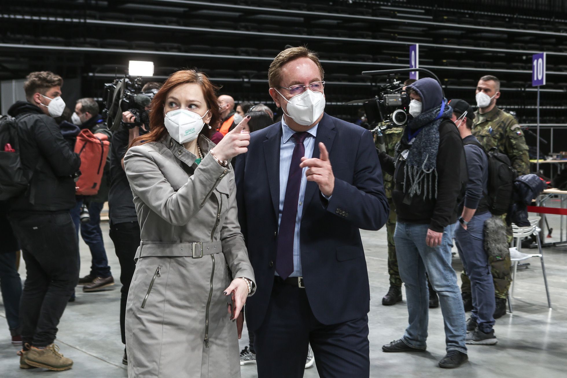 Ministr zdravotnictví Petr Arenberger, mluvčí ministerstva zdravotnctví Barbora Peterová - Velkokapacitní očkovací centrum v O2 universum, Národní očkovací centrum proti covid-19, koronavirus, média