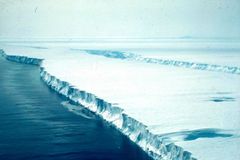 Jeden z největších ledovců světa taje mnohem rychleji