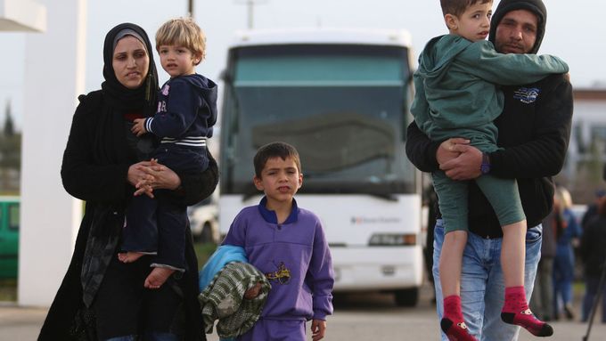 Nově příchozí uprchlíci v kyperském uprchlickém táboře Kokkinotrimithia.