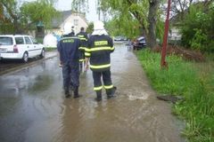 Na Vysočině vyjeli v noci hasiči kvůli bouřce stokrát