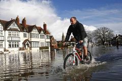 Záplavy v Anglii se ještě zhorší, varují meteorologové