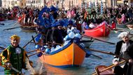 Karneval každoročně přitahuje do města stovky tisíc návštěvníků.