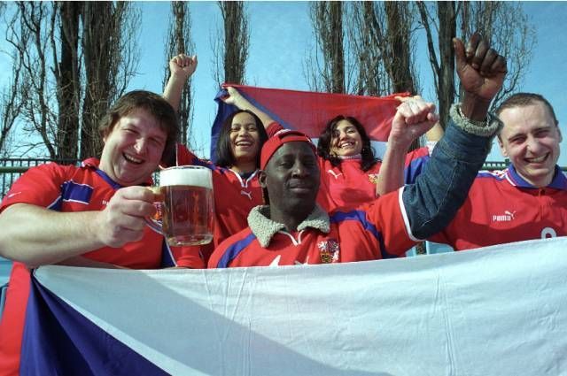 Člověk v tísni slaví