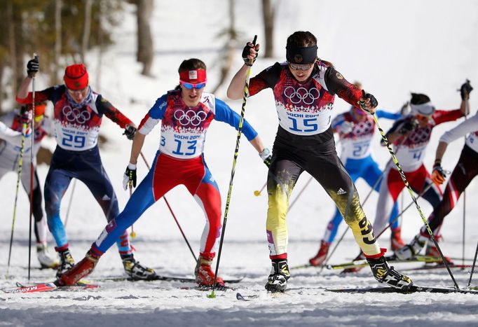 Eva Vrabcová-Nývltová a Němka Zellerová při běhu na 30 km v Soči