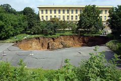 Tunel Blanka se propadl, Praha 6 žádá zastavení stavby