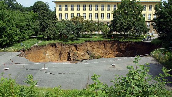 "Golfová jamka" č.3: Další díru do Blanky zalévají betonem