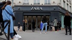 Prodejna značky Zara v Paříži v době koronaviru