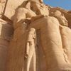 Chrám s Abú Simbelu - socha Ramsese II.