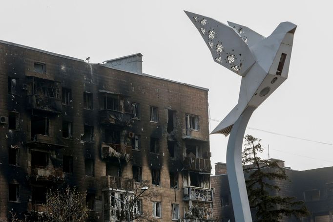 Záběr z přístavního města Mariupol na Ukrajině, které čelí obklíčení a ničivému bombardování ruských invazních sil. 18. 4. 2022