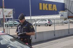 Eritrejec, který vraždil ve švédském obchodě IKEA, dostal doživotí. Po 18 letech může být vyhoštěn