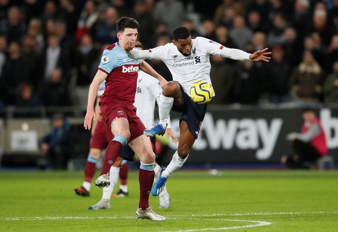 Soccer Football - Premier League - West Ham United v Liverpool - London Stadium, London, Britain - January 29, 2020   West Ham United's Declan Rice in action with Liverpo