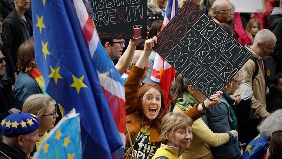 Top foto 2019: Matej Slávik vybírá snímky roku, od portrétu Jana Svěráka až po brexit