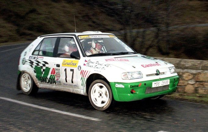 Rallye Monte Carlo - 64.ročník. (ctrip) Škoda Felicia s posádkou Pavel Sibera a Petr Gross na trati etapy se startem a cílem ve francouzském Valence.