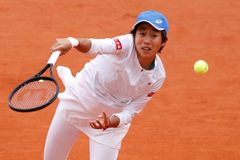 Divočina v Budapešti. Čínská tenistka dostala záchvat paniky po loupeži od rozhodčích