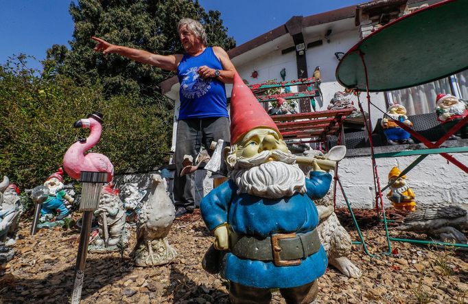 Sbírka trpaslíků Belgičana Gilbert Rassarta ve vesnici Avennes.