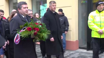 Vášně na Národní třídě: Lidé na Babiše, Hamáčka a Klause pískali, opozici děkovali