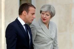 EU nemůže být trvale rukojmím brexitu, přijďte s plánem, vyzývá Brity Macron