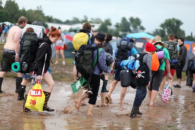 Podle pořadatelů někoho čtvrteční nepříznivé počasí odradilo, ale většina účastníků na festivalu zůstala.