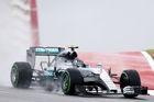 Zkrácenou kvalifikaci vyhrál Rosberg, v Austinu opět vládl déšť