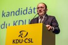 "Má-li strana přežít, kroužkujte lidovce," hlásal falešný tweet. Výborný to odmítl