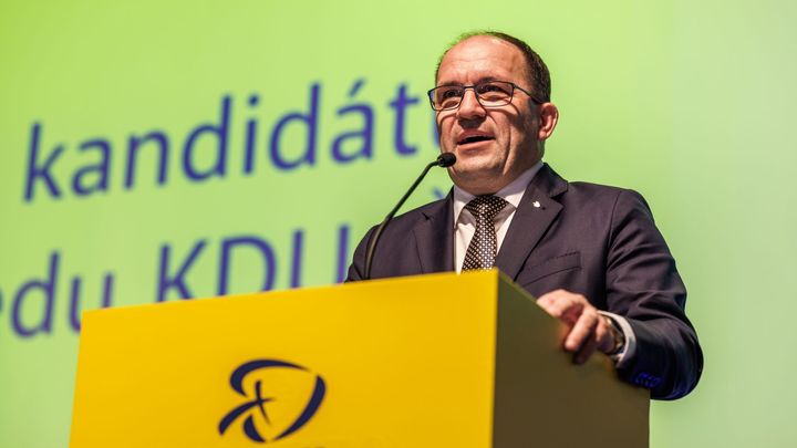 "Má-li strana přežít, kroužkujte lidovce," hlásal falešný tweet. Výborný to odmítl; Zdroj foto: Tomáš Škoda