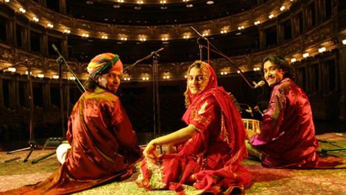 Indická hudební skupina Dhoad Gypsies of Rajasthan už v Česku hrála, nyní vystoupí v rámci festivalu Khamoro.