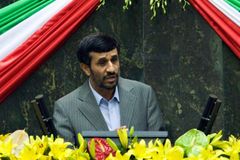 Šéf německé diplomacie vyzvedl u Ahmadínežáda zajatce