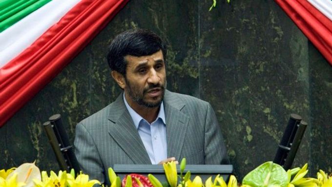 Mahmúd Ahmadínežád během středeční inaugurace.