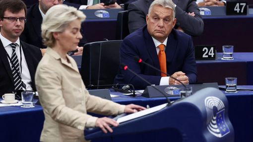 Šéfka Evropské komise Ursula von der Leyenová a maďarský premiér Viktor Orbán na archivním snímku.