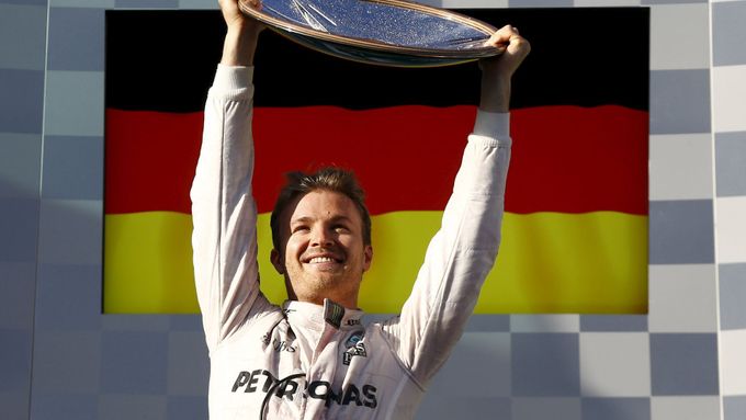 Nico Rosberg slaví vítězství v australské Grand Prix.