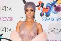 FOTO Módní ikonou roku se stala polonahá Rihanna