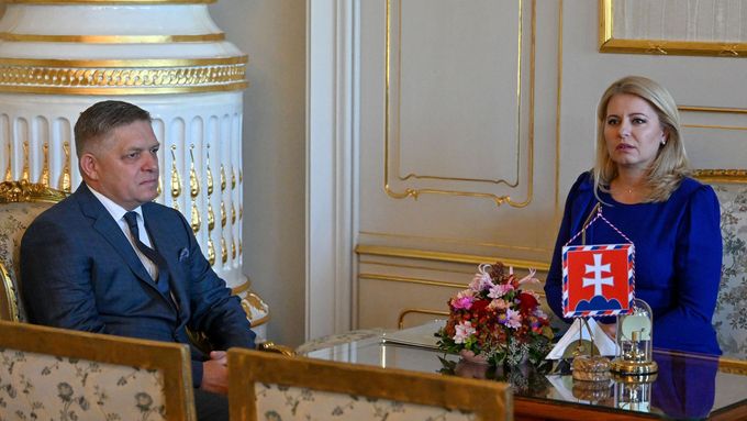 Slovenská prezidentka Zuzana Čaputová na snímku s premiérem Robertem Ficem.