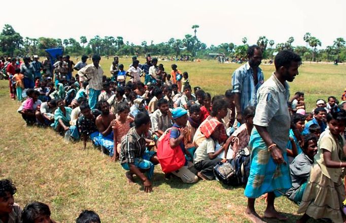 Tamilští civilisté prchají z oblasti bojů na Srí Lance