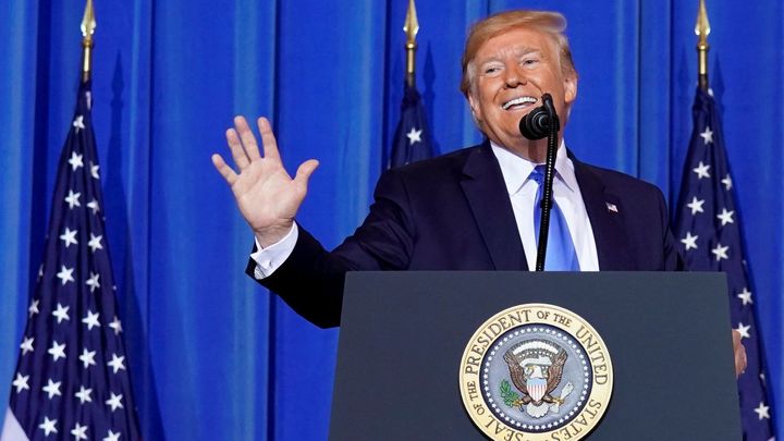 Trump se chce během návštěvy Koreje sejít s Kim Čong-unem