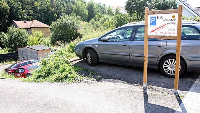 Polský důchodce zaparkoval, až když mu došel benzín. Ilustrační foto
