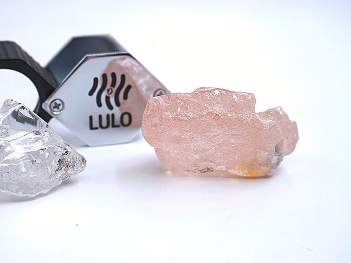 Růžový diamant Lulo Rose o hmotnosti 170 karátů, který vytěžili v angolském dole.