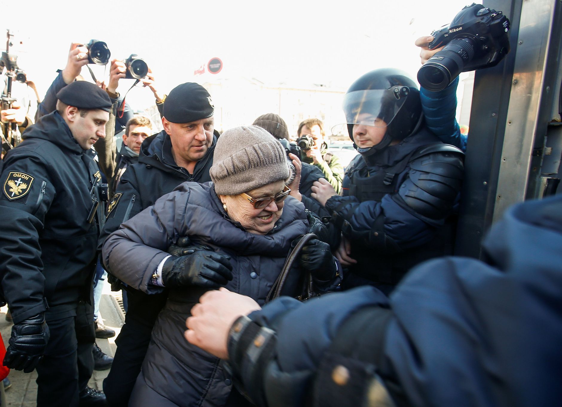 Pochod v Bělorusku, policejní zásah březen 2018