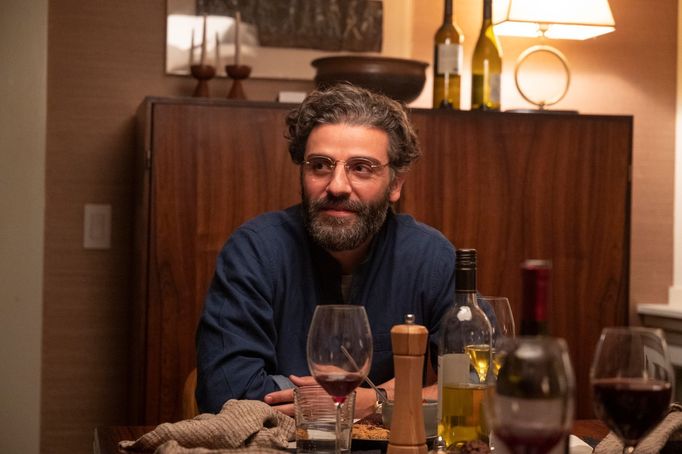 Oscar Isaac jako Jonathan.