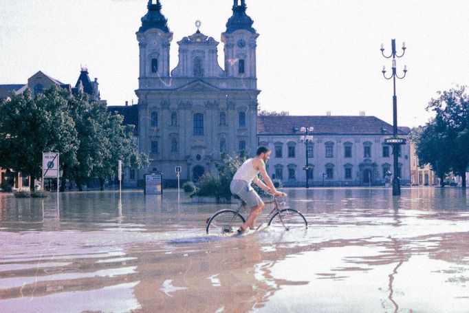 Archivní snímek z povodní v roce 1997, které postihly třetinu země, nejvíce Moravu a východní Čechy.