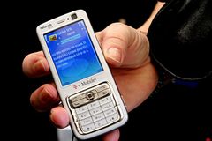 Brusel chce, aby SMS z dovolené stála jen dvě koruny