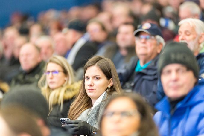 Fanynka. HC Vítkovice Ridera - HC Bílí Tygři Liberec, 38. kolo extraligy