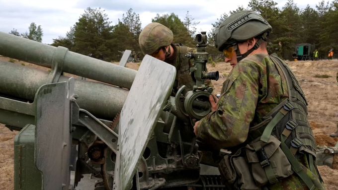 Litevci obnovili povinnou vojenskou službu a kupují zbraně. Kde vidí hrozbu a jak jejich armáda cvičí se spojenci, ukazuje reportáž.