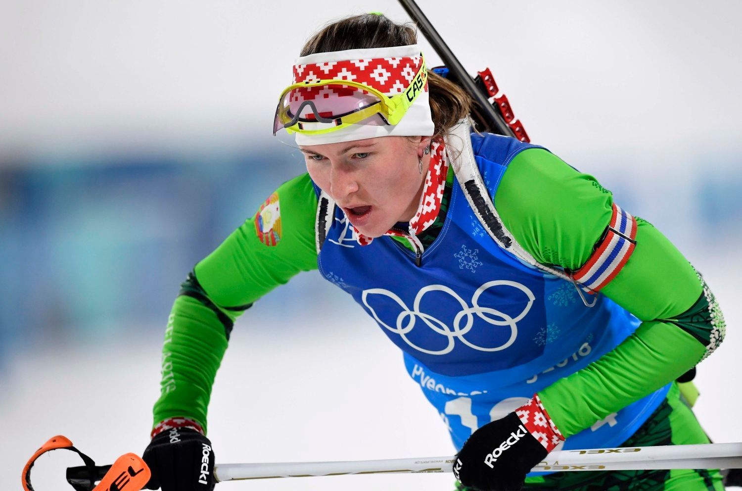 Darja Domračevová finišovala vítěznou běloruskou štafetu biatlonistek ke zlatu na 500 m na ZOH